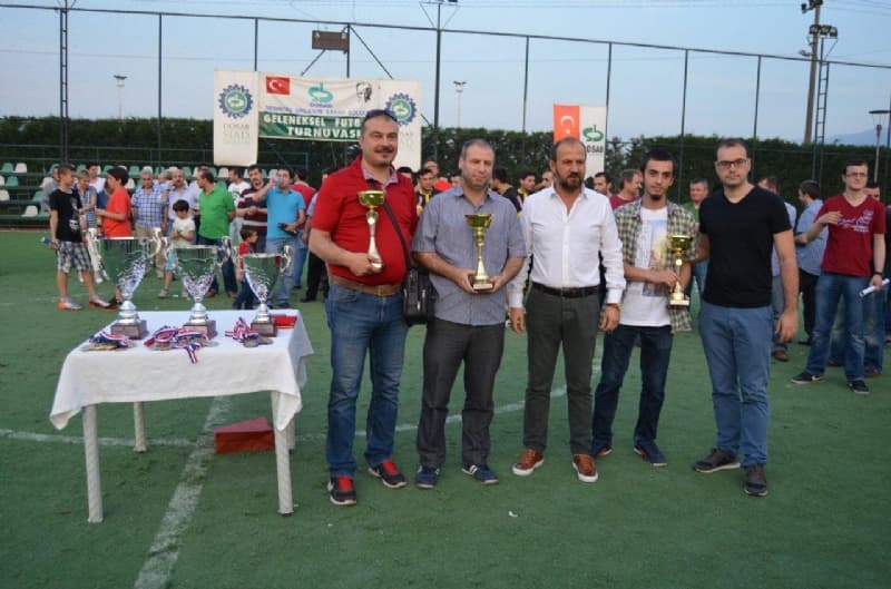 Bu yılın en centilmen takımları olan Sunteks Boya Apre, Sinterama Taşdelen ve Nope Tekstil firmaları kupalarını DOSABSİAD Yönetim Kurulu Üyeleri Recep Solakoğlu ve Hasan Moral’in elinden aldı.