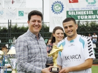 Selim Yedikardes gol krali   Gurcan Tekes odulunu verdi